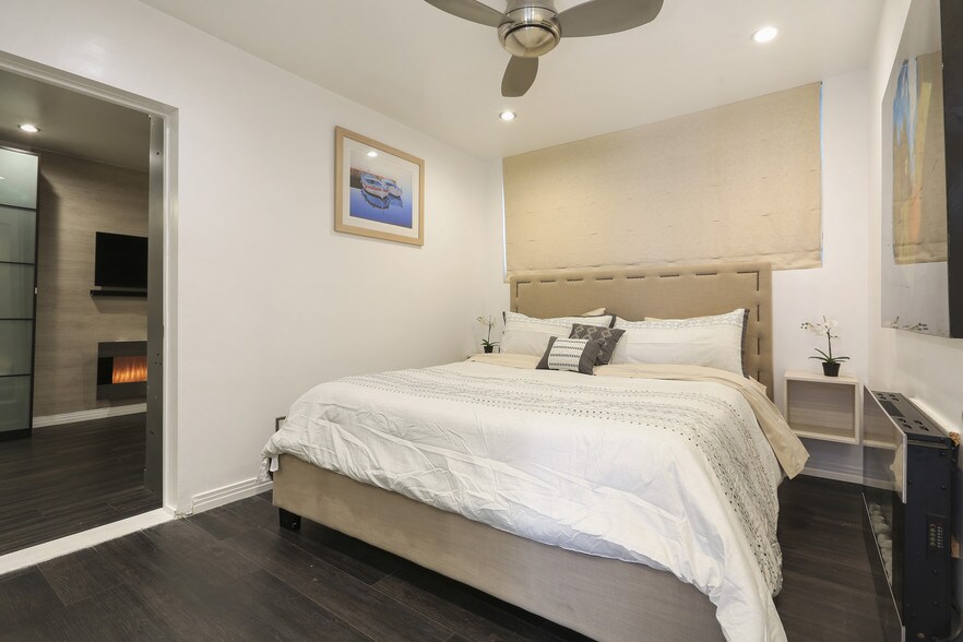 More Photos Of 472 Rosecrans Ave, Manhattan Beach Apartments For Sale