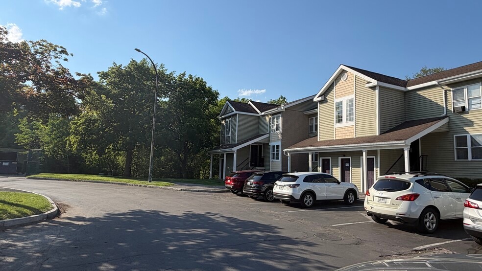 More Photos Of Capital Woods, Albany Apartments For Sale