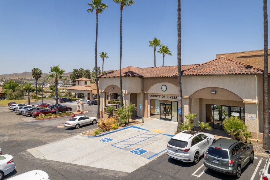 More Photos Of 31750-31764 Casino Dr, Lake Elsinore Storefront For Lease