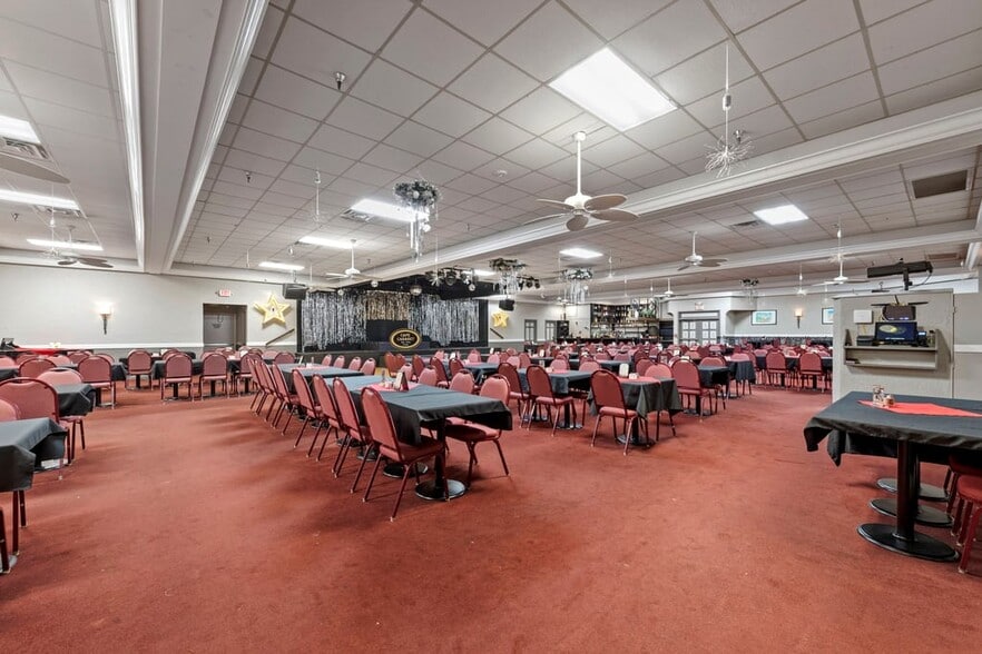 More Photos Of 4725 Vincennes Blvd, Cape Coral Restaurant For Sale