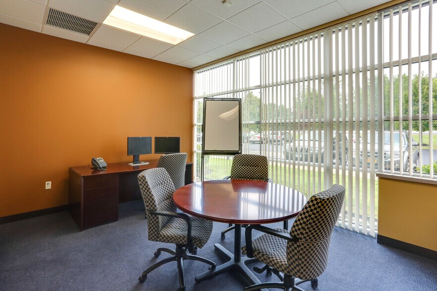 More Photos Of 33 Dodge Rd, Amherst Office For Lease