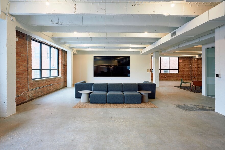 More Photos Of 14 W 3rd St, Kansas City Office For Lease