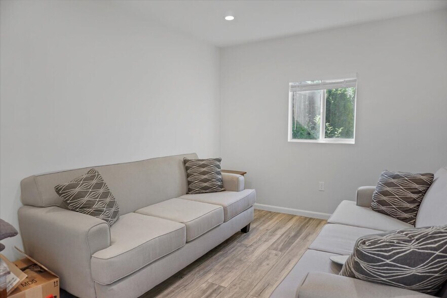 More Photos Of 1191 E Walnut St, Pasadena Office Residential For Sale