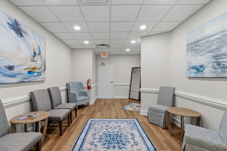 More Photos Of 3731 NW Cary Pky, Cary Medical For Sale