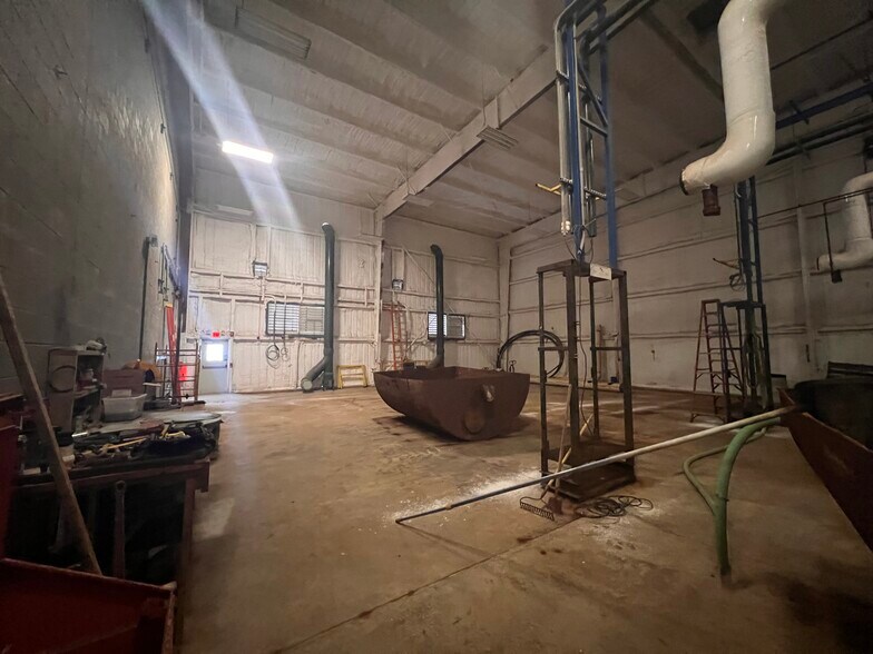 More Photos Of 3099 Piney Dam Rd, Clarion Warehouse For Sale