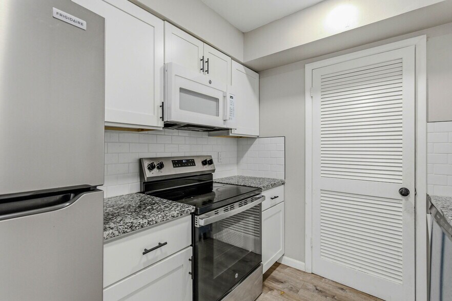 More Photos Of 9208 N Connechusett Rd, Tampa Apartments For Sale