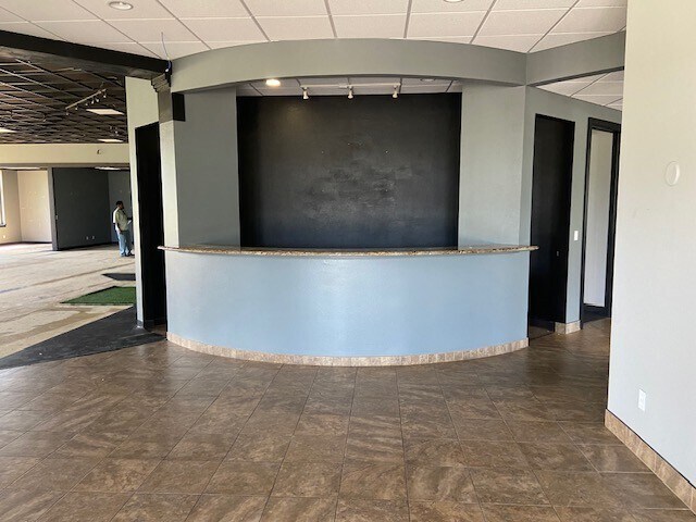 More Photos Of 2021 N Casaloma Dr, Appleton Office For Lease