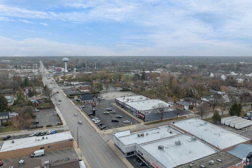 More Photos Of 501-507 E Saint Charles Rd, Villa Park Freestanding For Lease