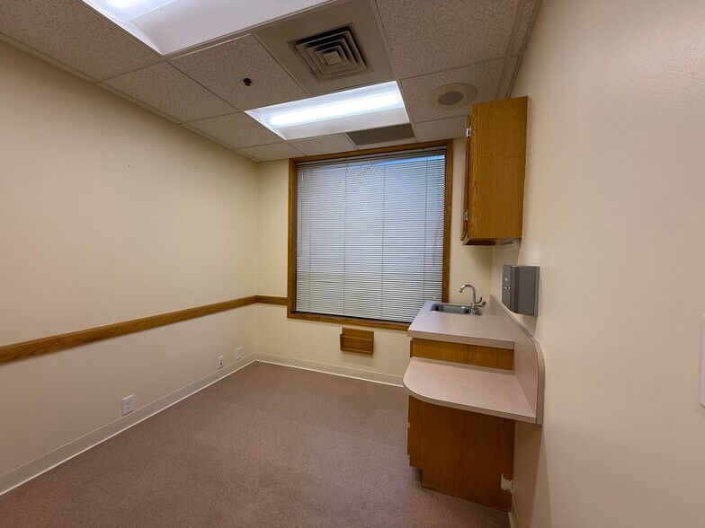 More Photos Of 33 Bartlett St, Lowell Medical For Lease