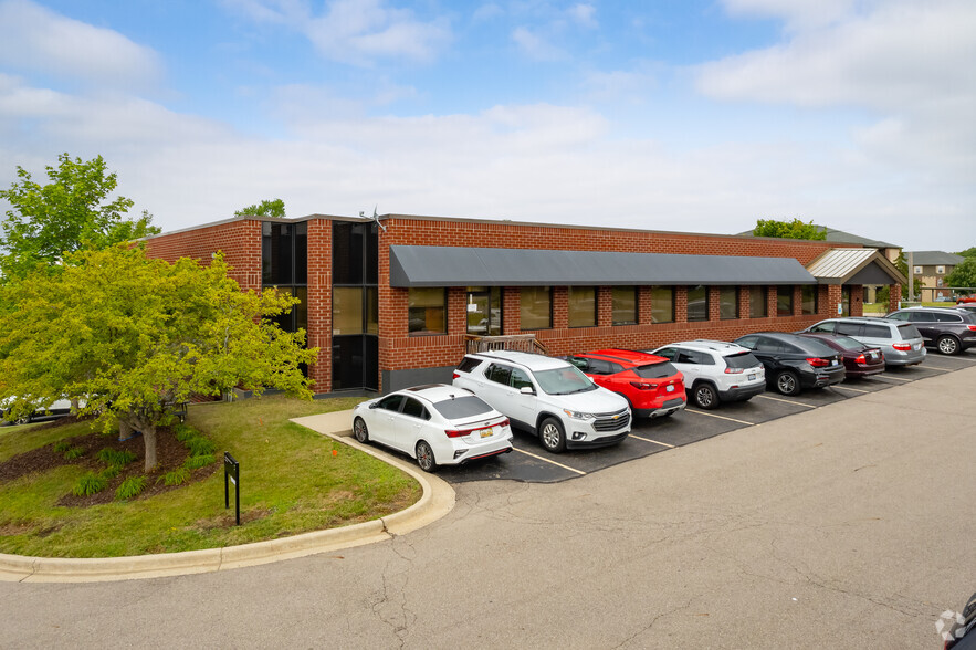 Primary Photo Of 3370 E Jolly Rd, Lansing Office Residential For Lease