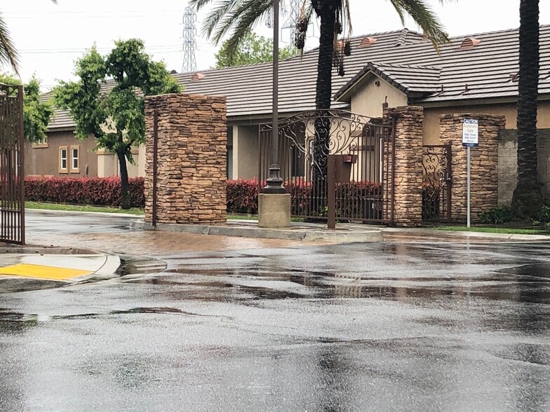 More Photos Of 8400 White Rock Dr, Bakersfield Apartments For Sale