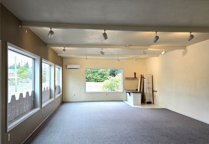 More Photos Of 633 E Pioneer Ave, Montesano Office For Lease