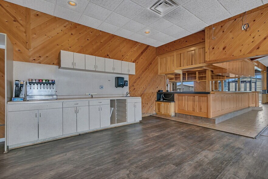 More Photos Of 14860 165th Ave, Becker Restaurant For Sale