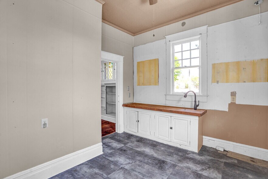 More Photos Of 206 E Main St, Jamestown Office For Sale