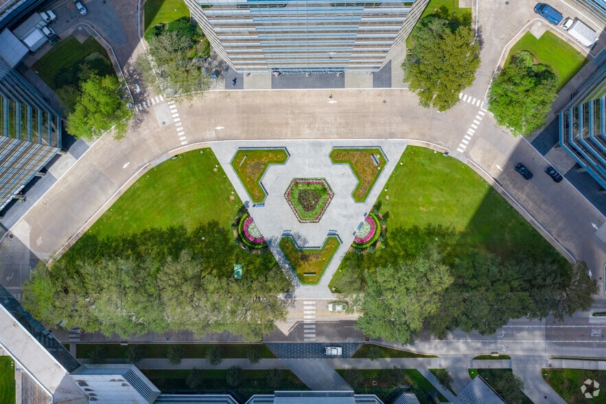 More Photos Of 1300 Post Oak Blvd, Houston Office For Lease