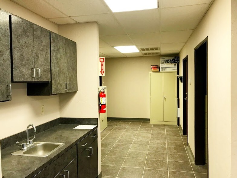 More Photos Of 250 Solo Rd, Odessa Warehouse For Lease