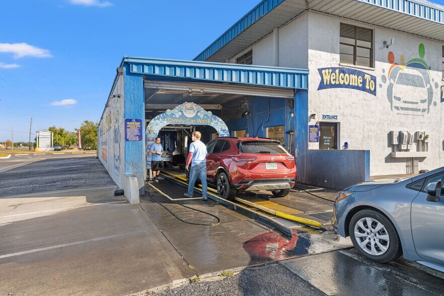 More Photos Of 1108 Commercial Way, Spring Hill Freestanding For Sale