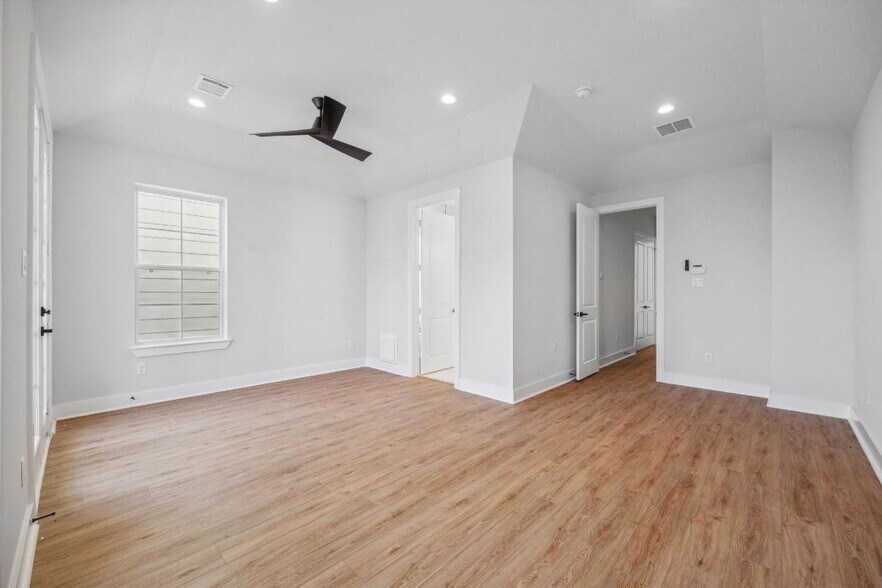 More Photos Of 1037 W 17th St, Houston Specialty For Sale