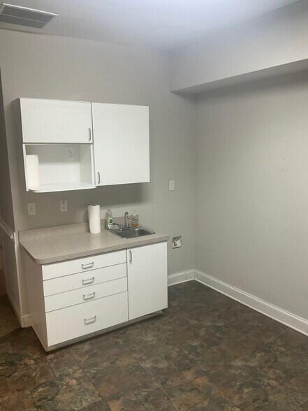 More Photos Of 1015 Tyrone Rd, Tyrone Medical For Lease