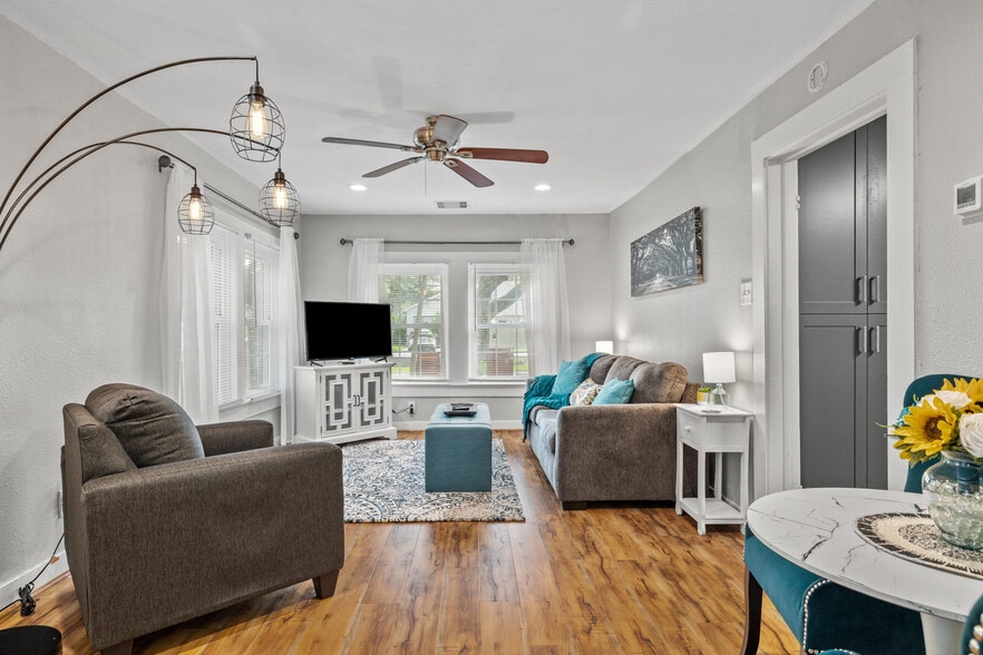 More Photos Of 404 W 3rd St, League City Manufactured Housing Mobile Home Park For Sale