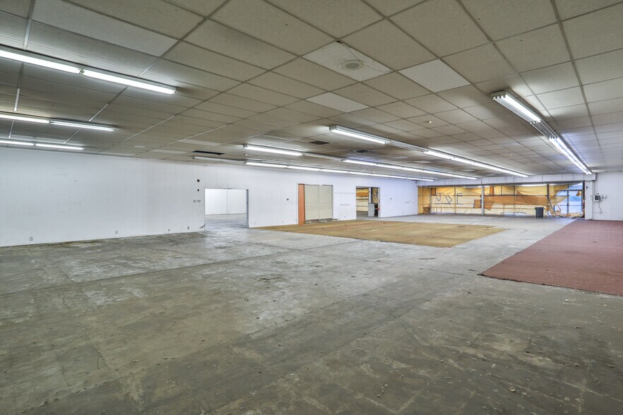 More Photos Of 4611 Holt Blvd, Montclair Showroom For Lease