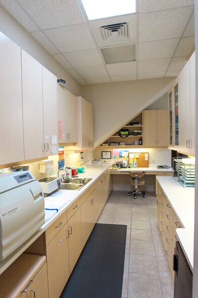 More Photos Of 4501 Sweetwater Blvd, Sugar Land Medical For Lease