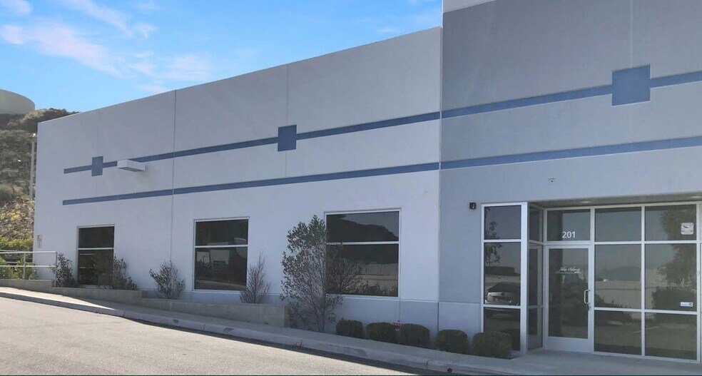 More Photos Of 28910 Avenue Penn, Valencia Distribution For Lease