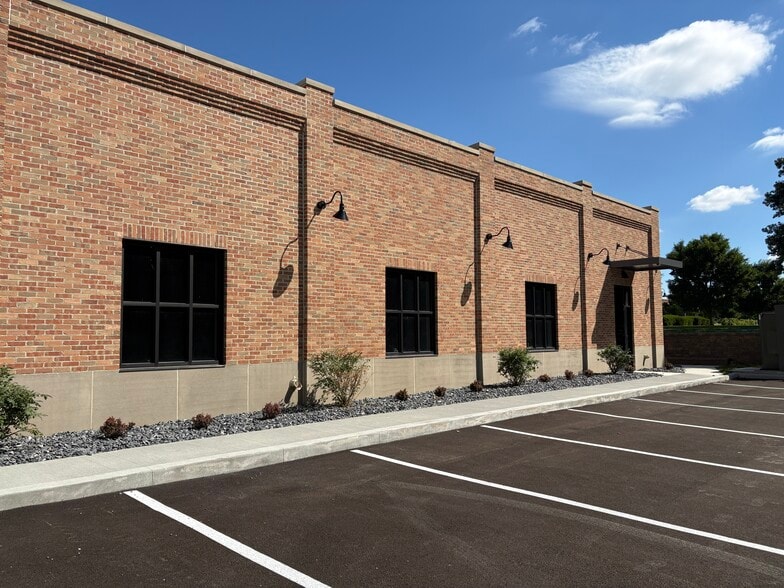 More Photos Of 5175 Forest Dr, New Albany Medical For Lease