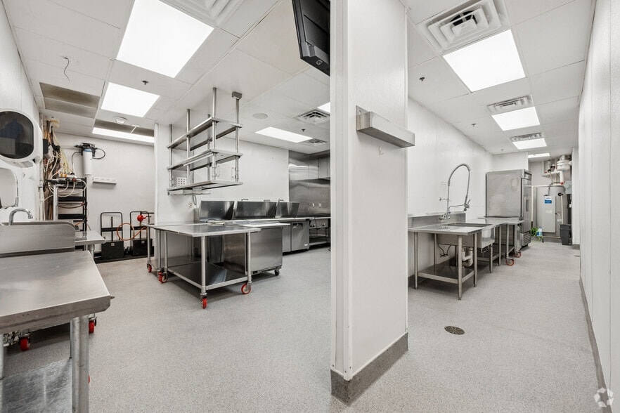 More Photos Of 1055 howell mill Rd, Atlanta Office For Lease
