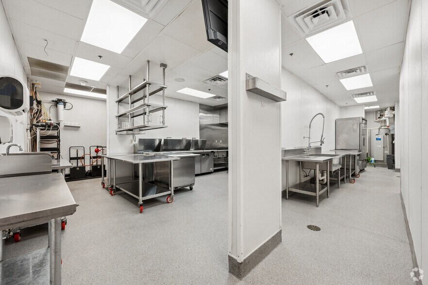 More Photos Of 1055 howell mill Rd, Atlanta Office For Lease
