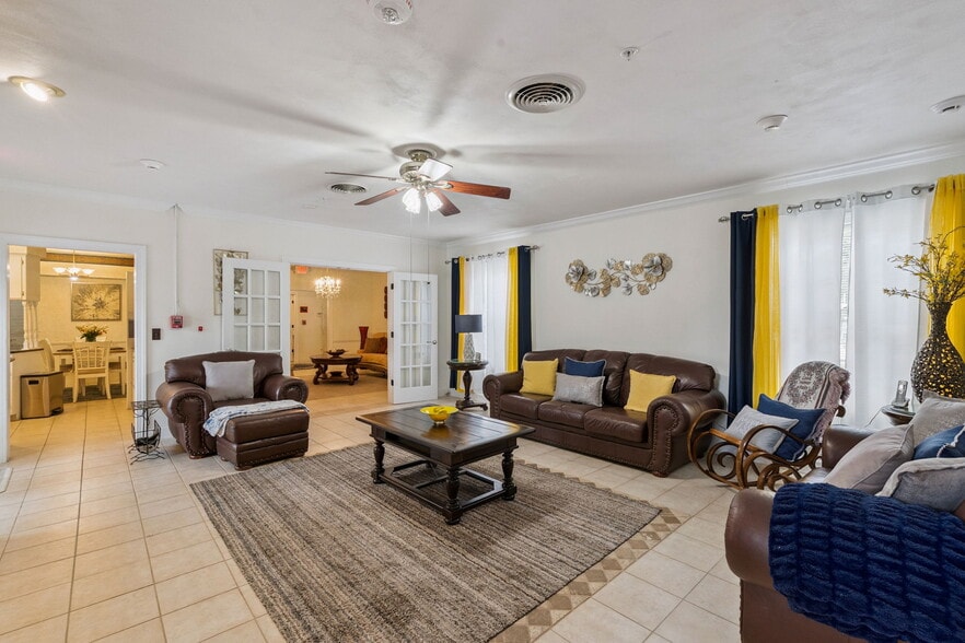 More Photos Of 27 S Center St, Eustis Assisted Living For Sale