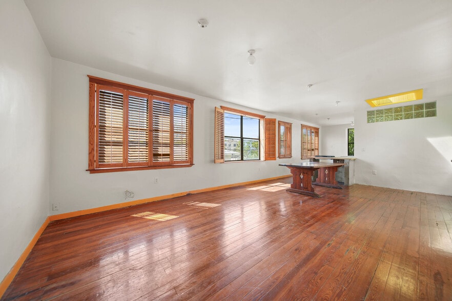 More Photos Of 819 5th St, Miami Beach Freestanding For Sale