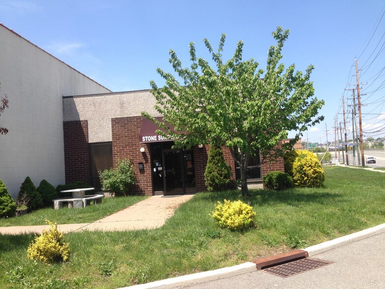 More Photos Of 890 Paterson Plank Rd, East Rutherford Manufacturing For Lease