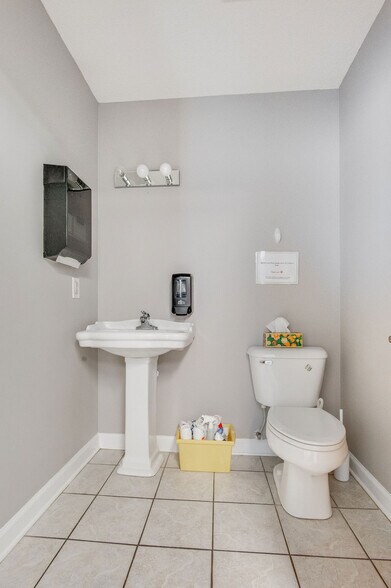 More Photos Of 217-219 Station St, Jacksonville Medical For Sale