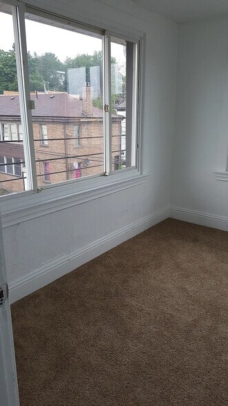 More Photos Of 400 Russellwood Ave, McKees Rocks Apartments For Sale