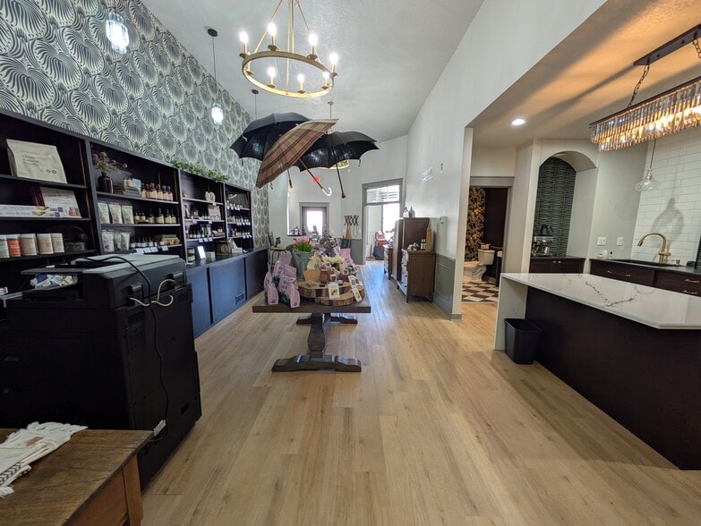 More Photos Of 106 NE 2nd St, Stuart Storefront For Sale