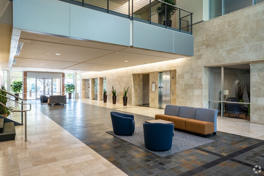 More Photos Of 9601 Amberglen Blvd, Austin Office For Lease