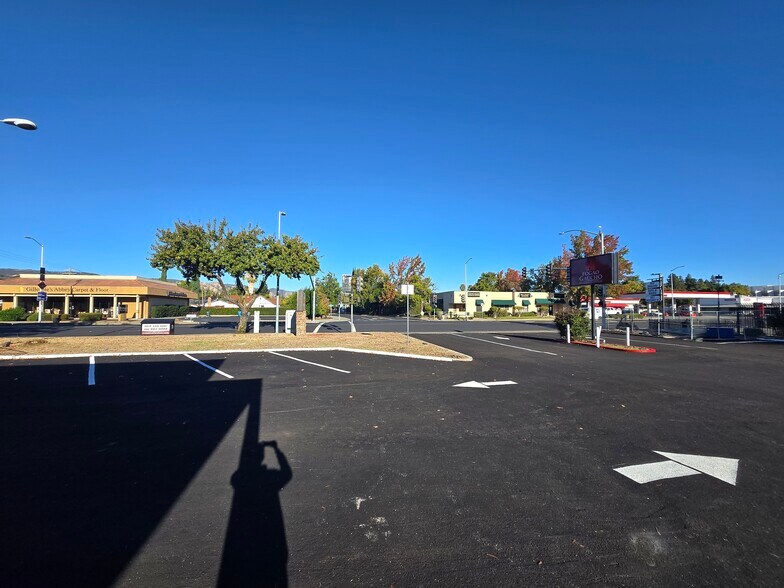 More Photos Of 911 Merchant St, Vacaville Freestanding For Lease