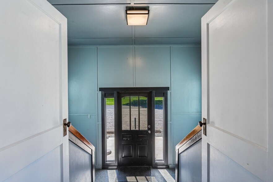 More Photos Of 206 W Spruce St, Gillespie Religious Facility For Sale