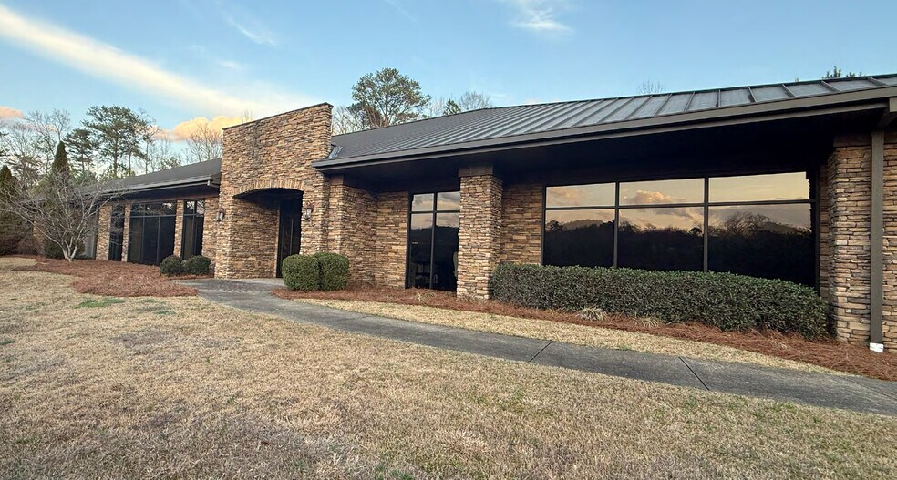 More Photos Of 710 Maple St, Birmingham Office For Sale