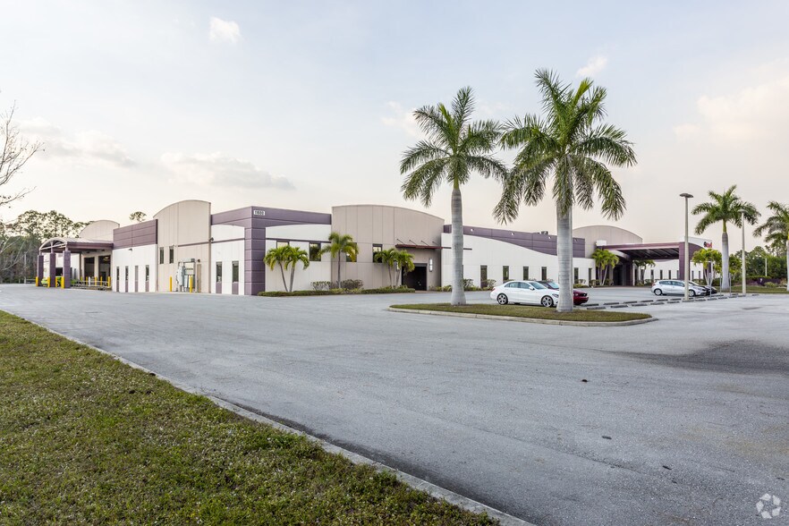 More Photos Of 11600 Adelmo Ln, Fort Myers Industrial For Sale