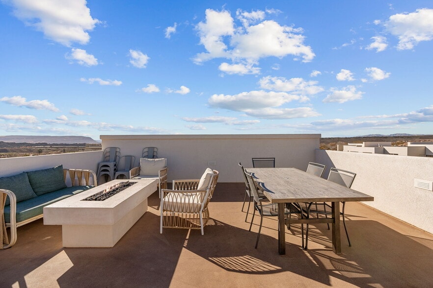 More Photos Of 2248 N Double Eagle Ln, Washington Specialty For Sale