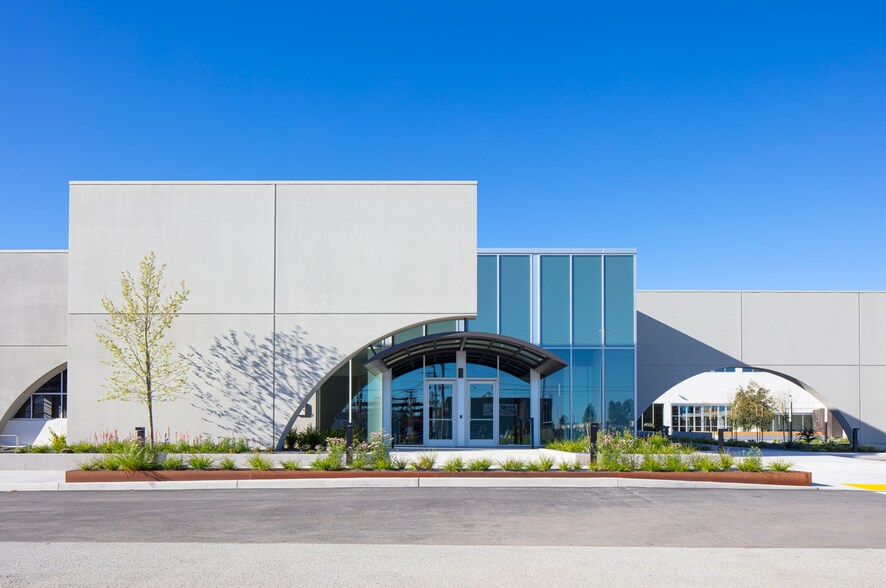 Primary Photo Of 150 Industrial Rd, San Carlos Flex For Sale