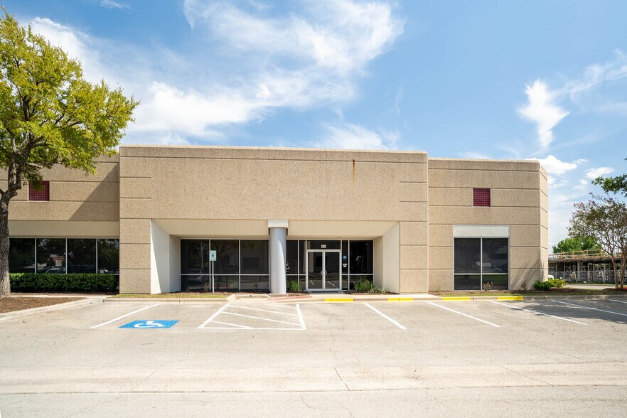 More Photos Of 9229 Waterford Centre Blvd, Austin Unknown For Lease