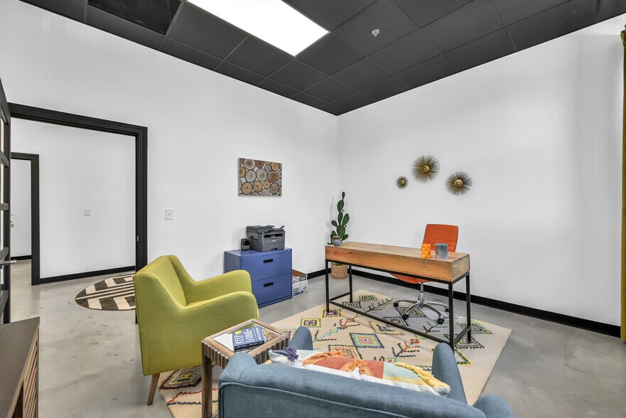 More Photos Of 525 Woodland Square Blvd, Conroe Coworking Space