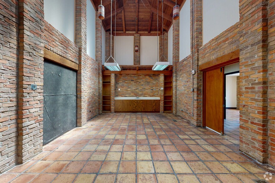 More Photos Of 2323 N Walton Walker Blvd, Dallas Office For Sale