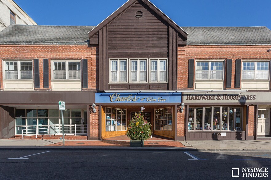 More Photos Of 17-21 Glen St, Glen Cove Storefront Retail Office For Lease