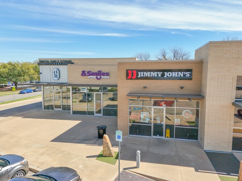 More Photos Of 1222 N Bishop Ave, Dallas General Retail For Sale