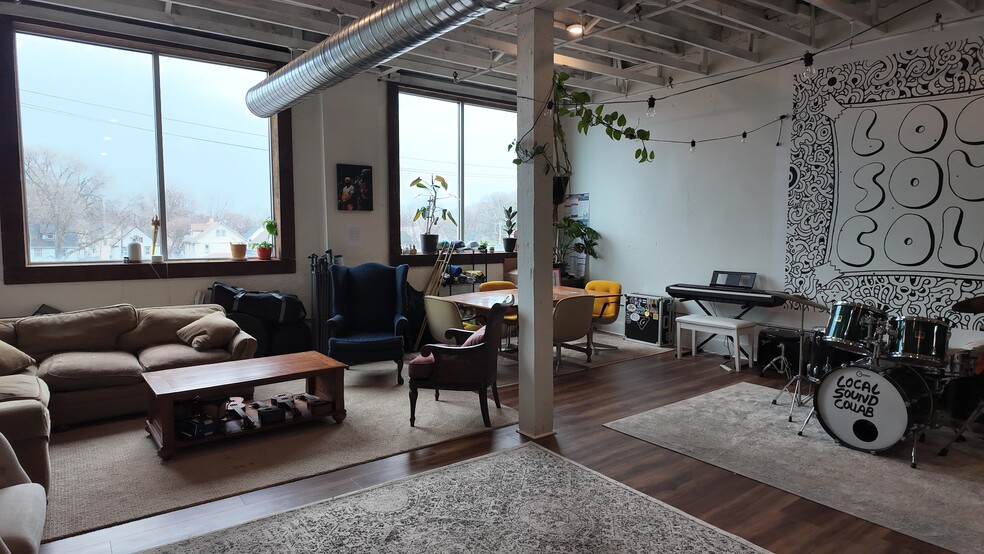 More Photos Of 127-131 Railroad St, Rochester Loft Creative Space For Lease