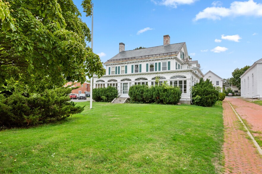 More Photos Of 145 Main St, Amesbury Specialty For Sale